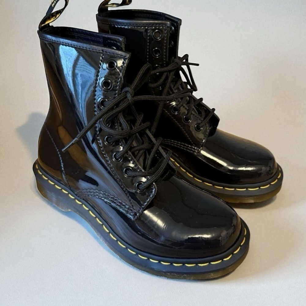 Dr Martens 11821 Black Patent‎ Leather Combat Boots Women’s Size 7 NWOB READ x17